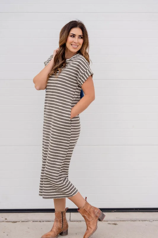 Textured Stripes Short Sleeve Midi Dress Classic Black Midi Dress