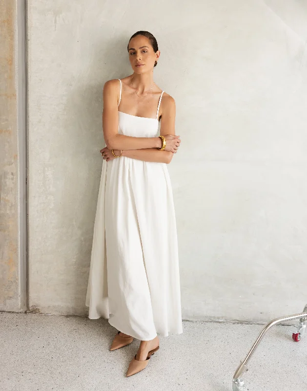 Tarsha Maxi Dress (Off White) Stylish Maxi Dress with Pleats